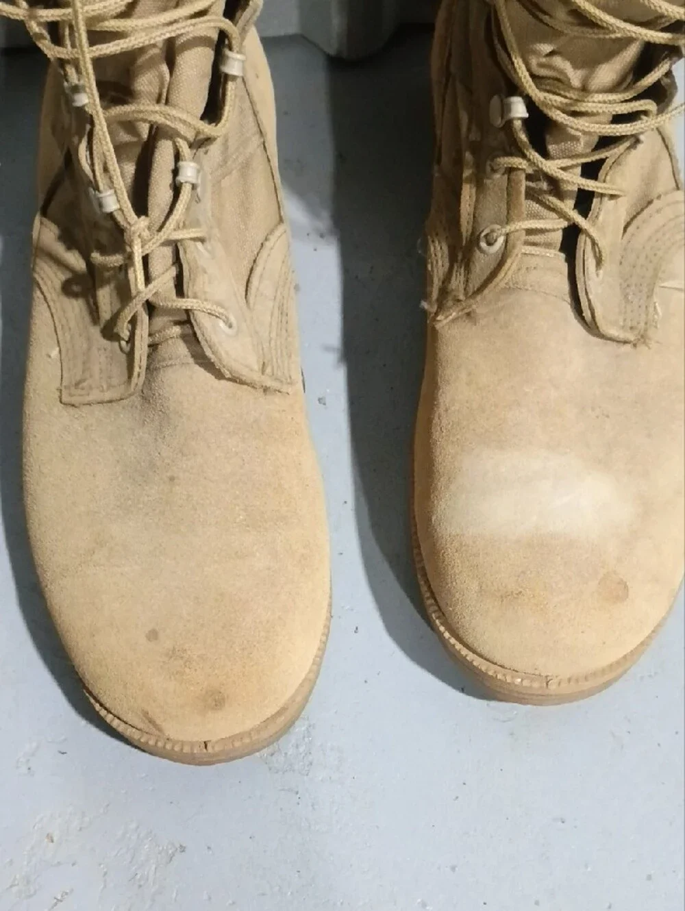 Vibram Men's Light Tan Trail Boots with Rugged Soles